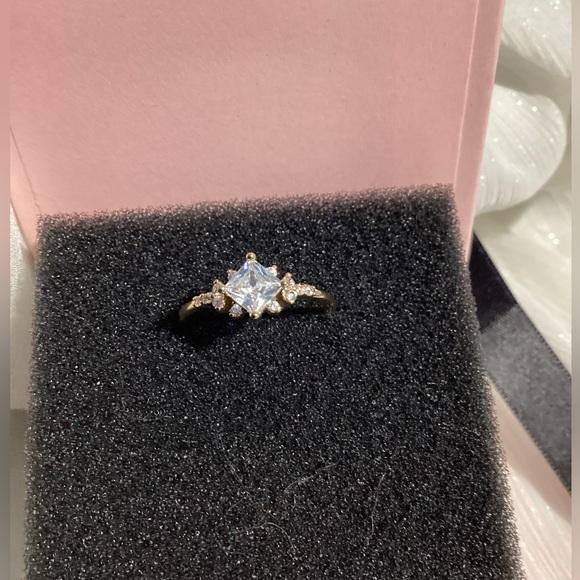 🌸Elegant Vintage or Antique Style Princess Cut Petite Cz Diamond band - Picture 9 of 16